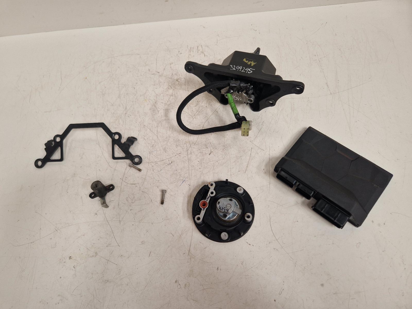 View Auto part Comp.Lock Set + Keys Yamaha Mt-09 Sp 2021