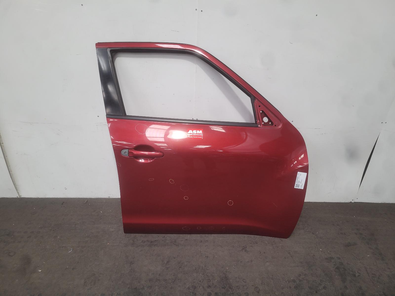 View Auto part R Front Door Nissan Juke 2012