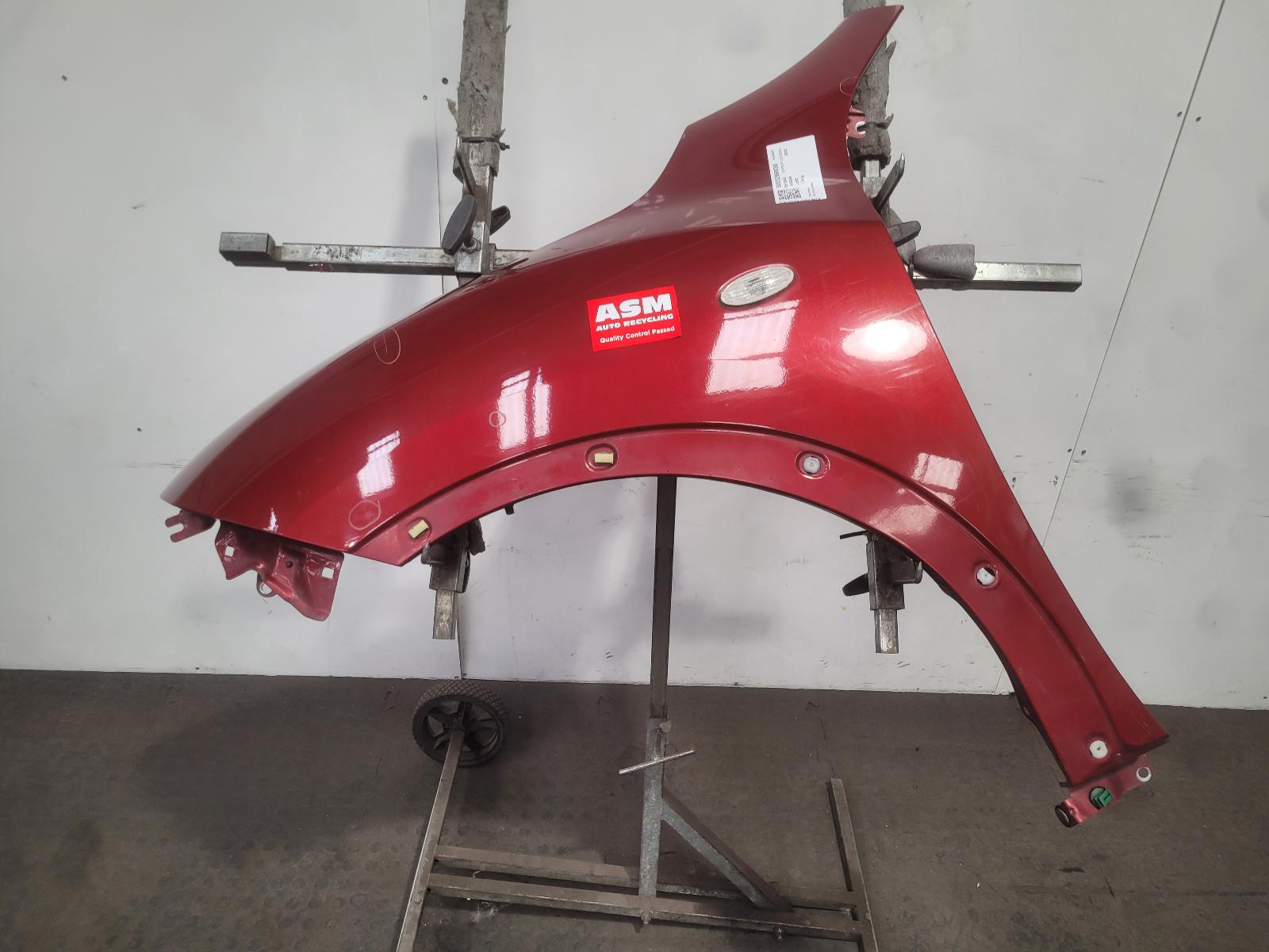 View Auto part L Wing Nissan Juke 2012