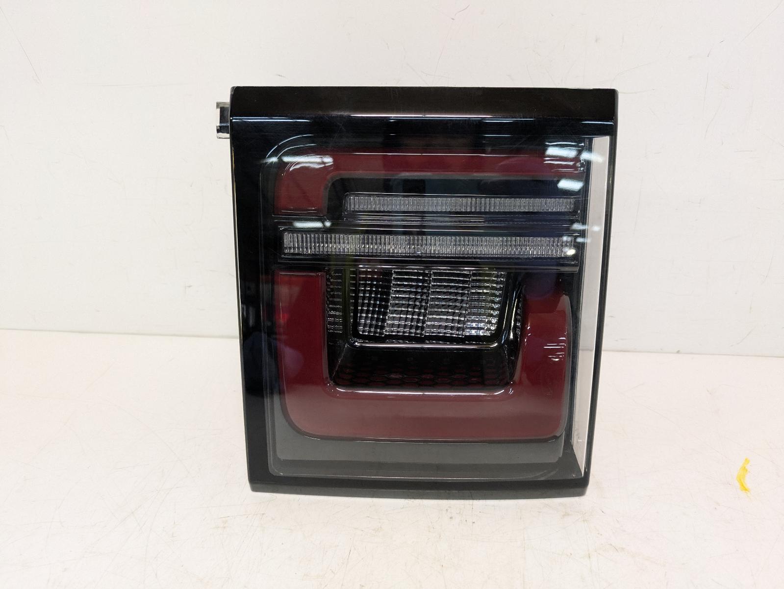 View Auto part R Taillight Land Rover Discovery Sport 2020