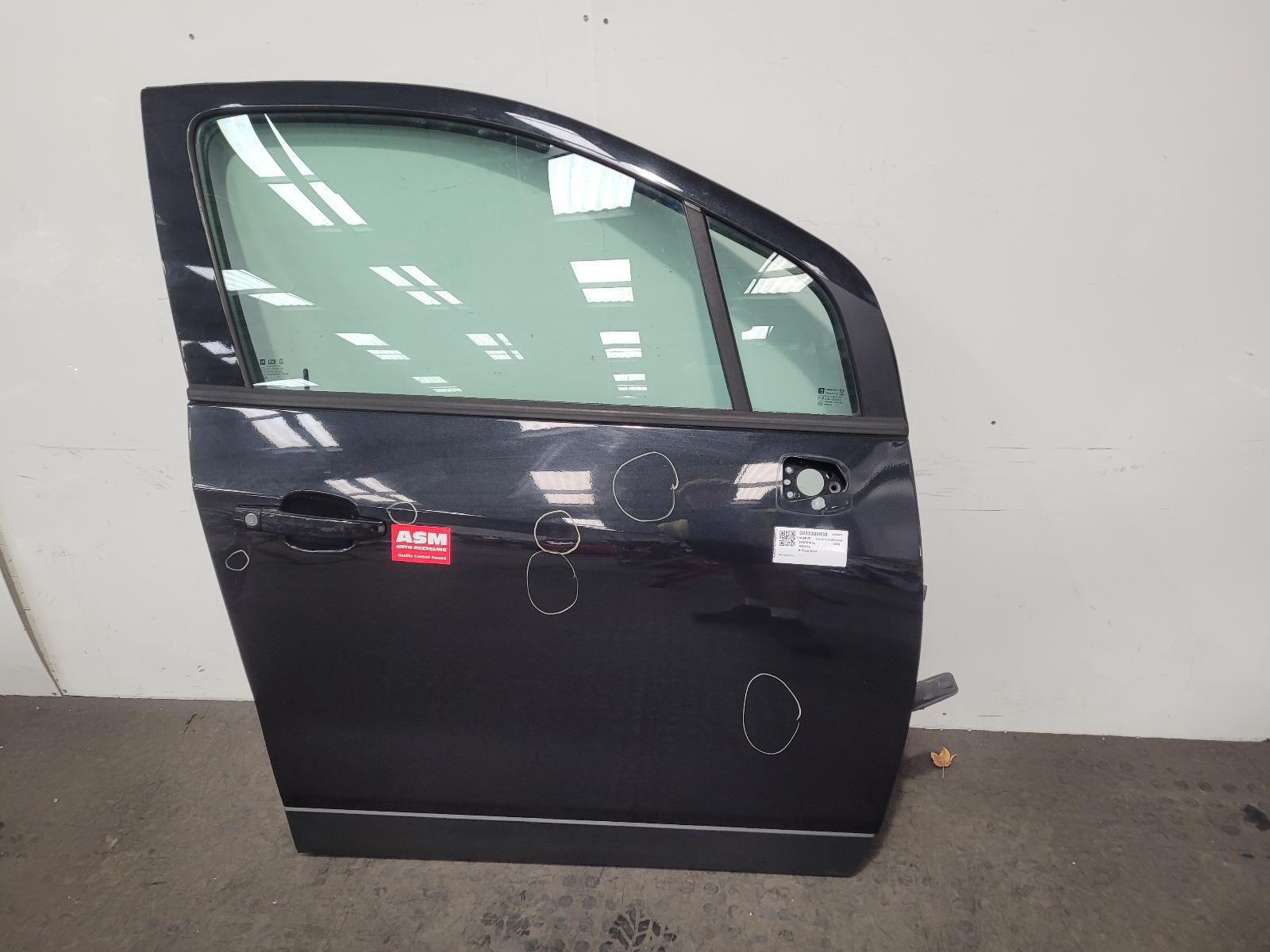 View Auto part R Front Door Vauxhall Mokka 2016
