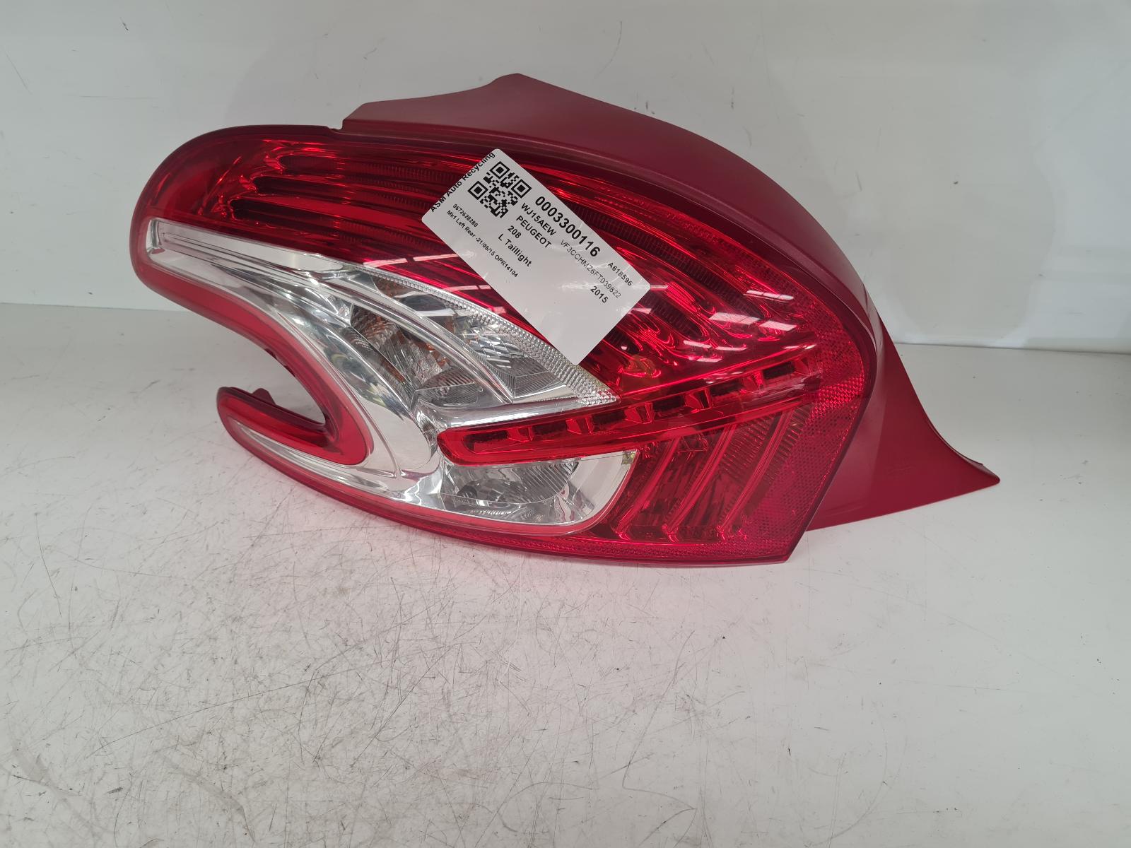 View Auto part L Taillight Peugeot 208 2015