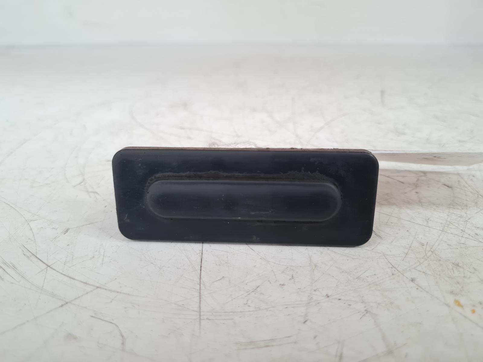 View Auto part Tailgate Handle Peugeot 208 2015