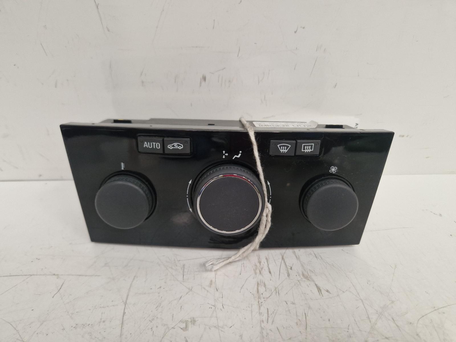 View Auto part Heater/AC Controller Vauxhall Zafira 2011