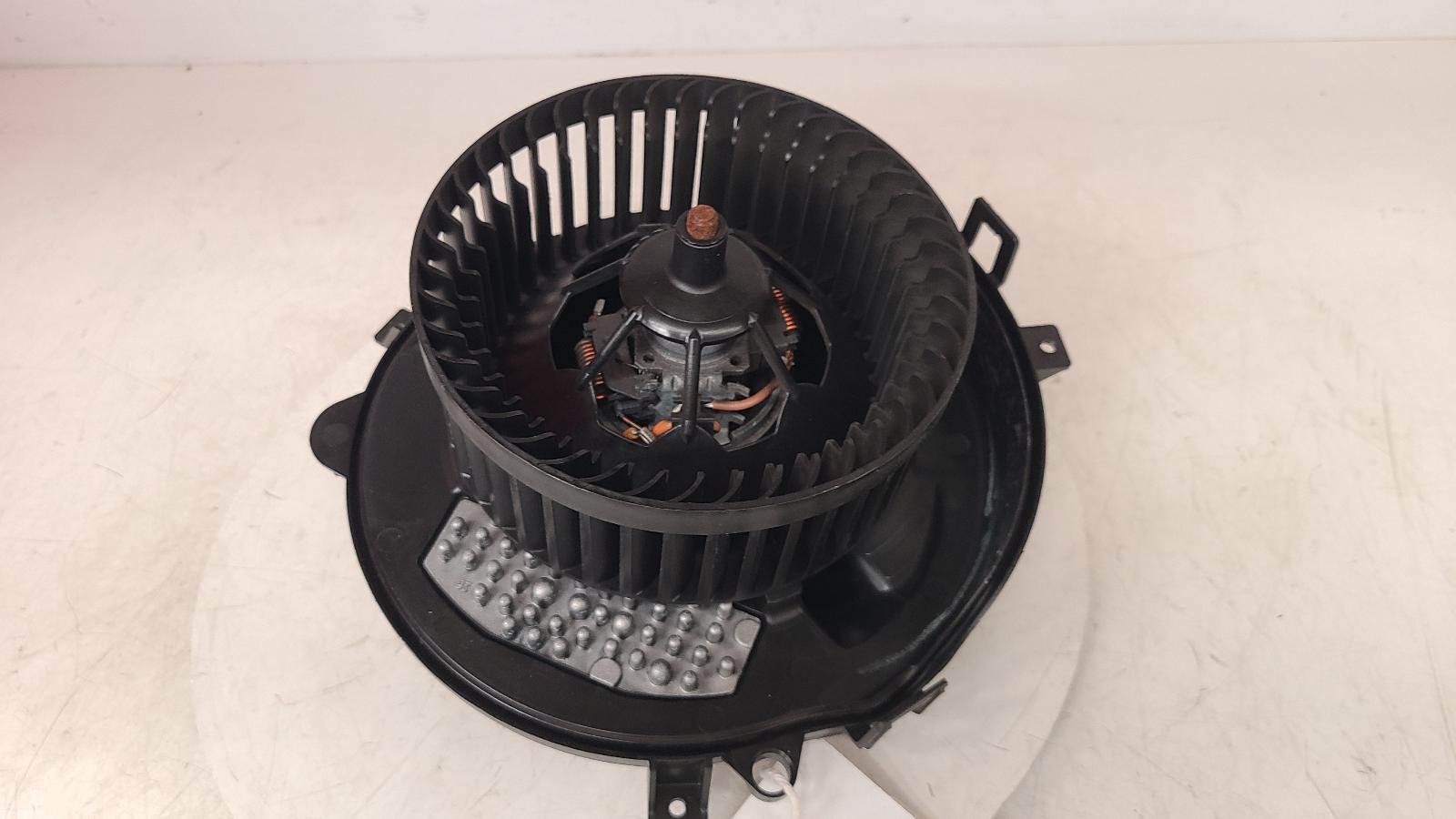 View Auto part Heater Motor/Assembly Volkswagen Golf 2017