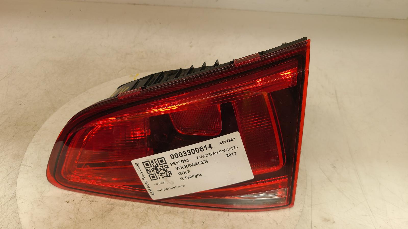 View Auto part R Taillight Volkswagen Golf 2017