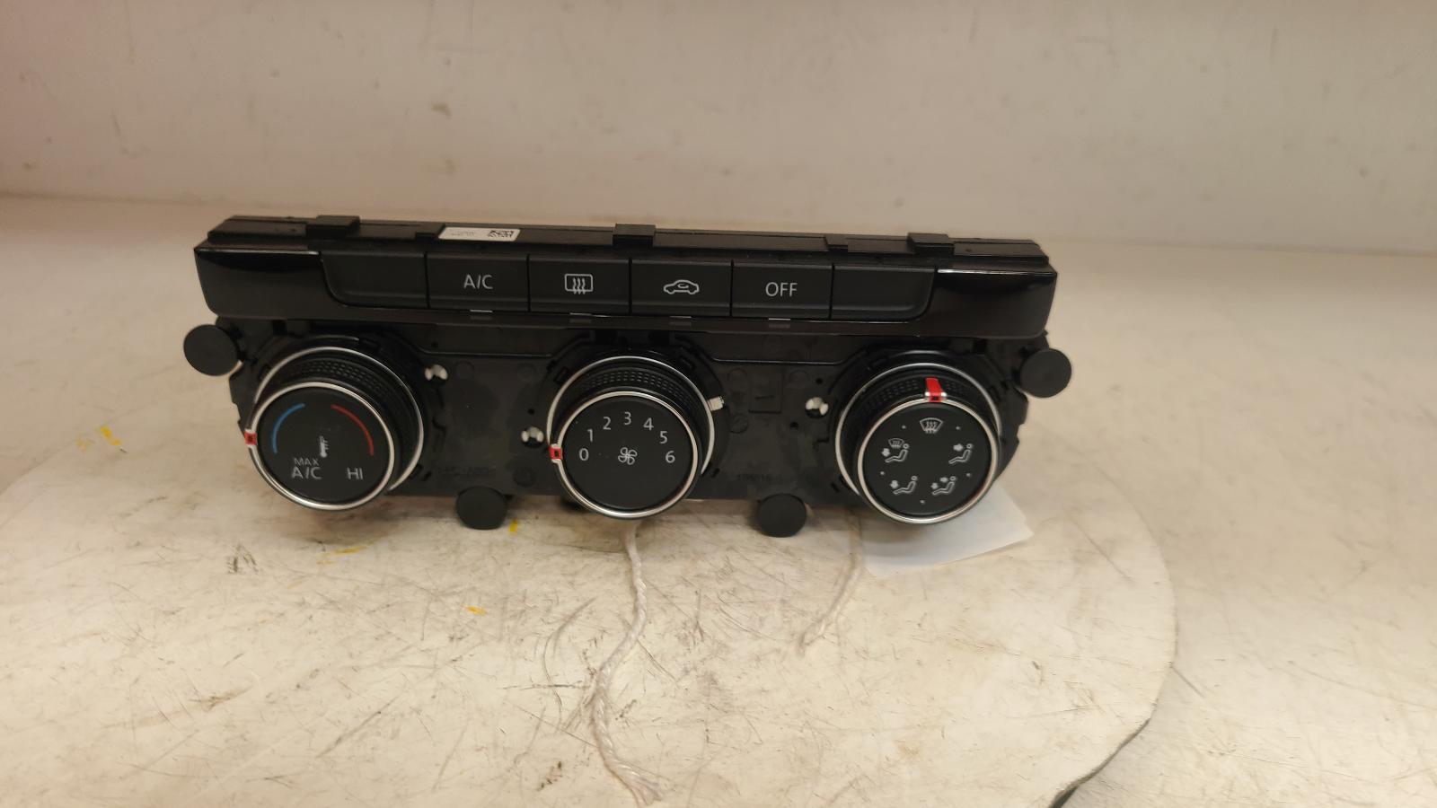 View Auto part Heater/AC Controller Volkswagen Golf 2017