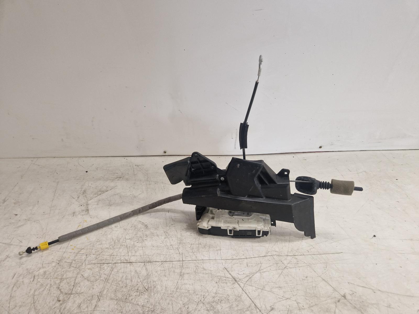View Auto part Door Lock Assembly Mercedes C Class 2012