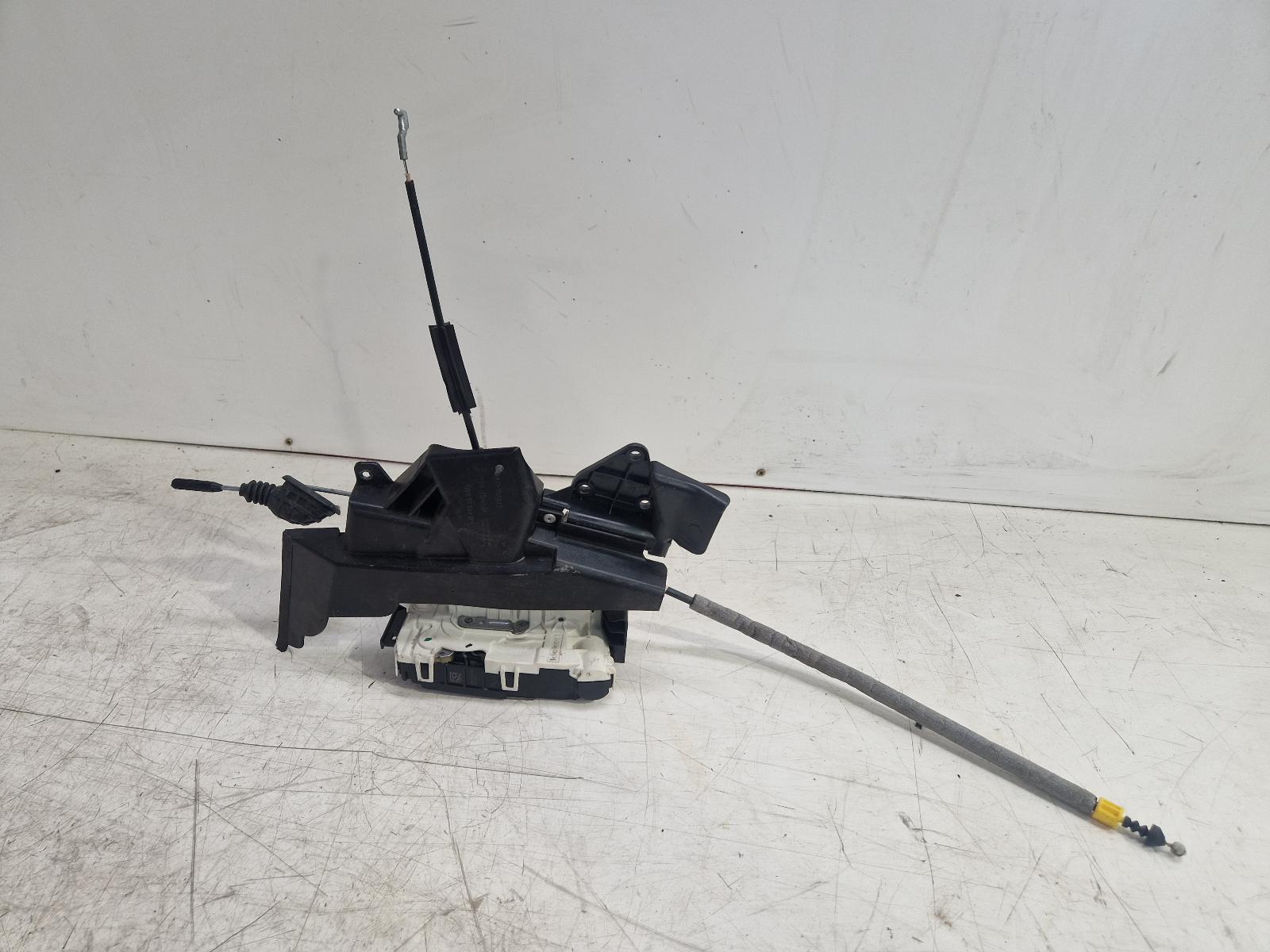 View Auto part Door Lock Assembly Mercedes C Class 2012