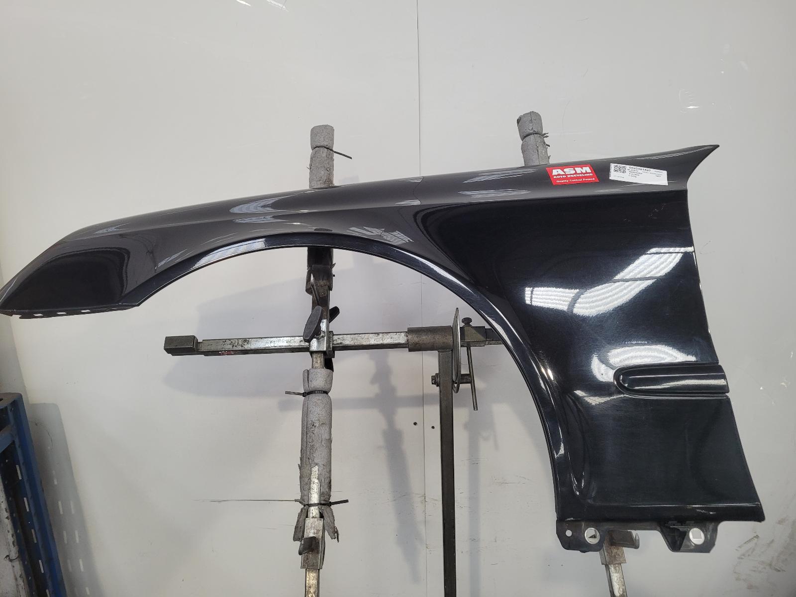 View Auto part L Wing Mercedes E Class 2007