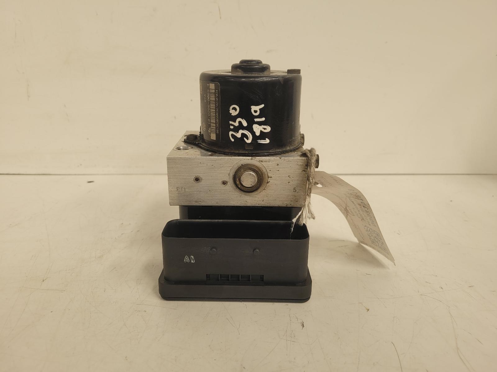 View Auto part ABS Pump/Modulator Volkswagen Golf 2003