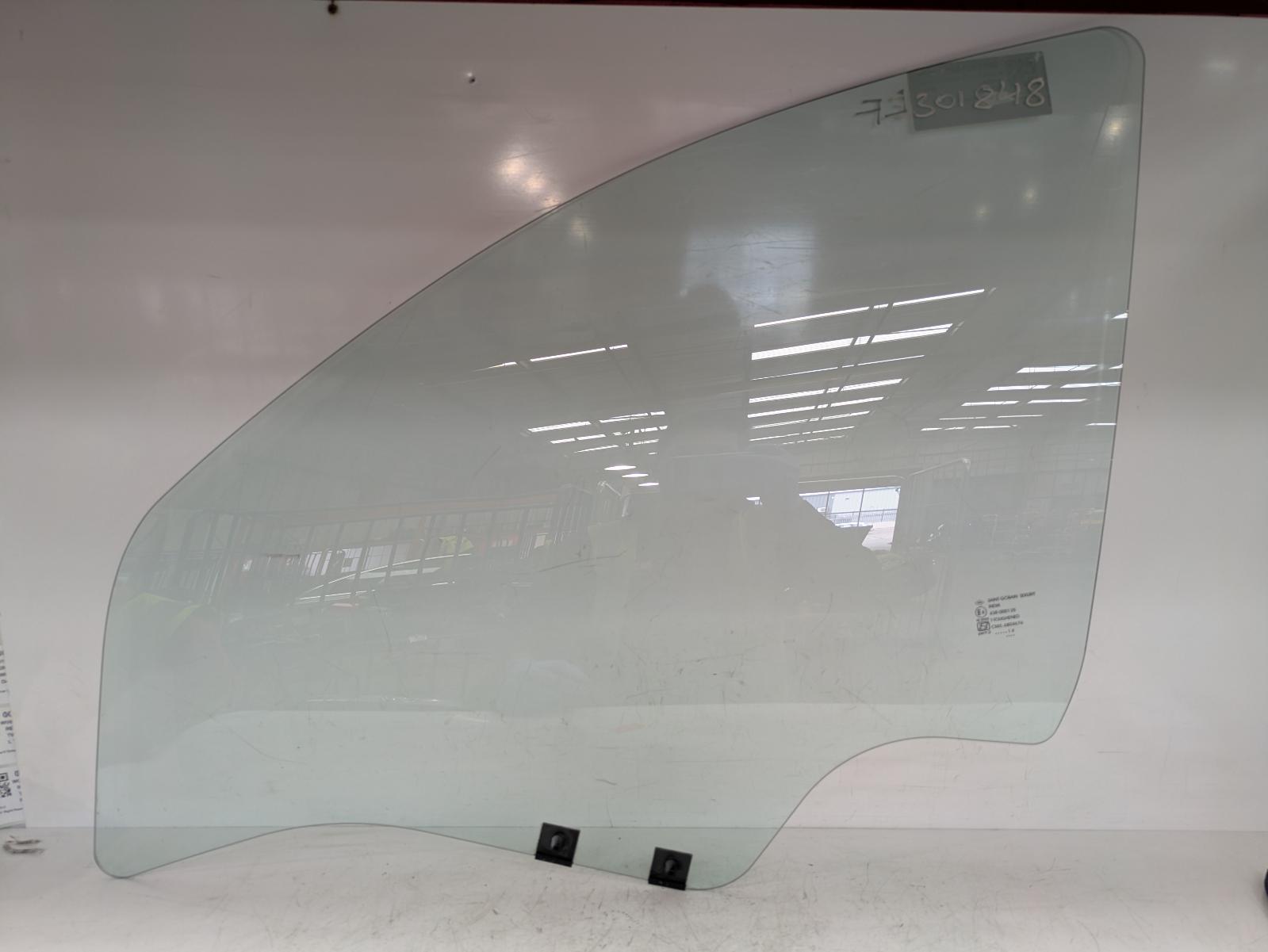 View Auto part LF Door Window Dacia Duster 2014