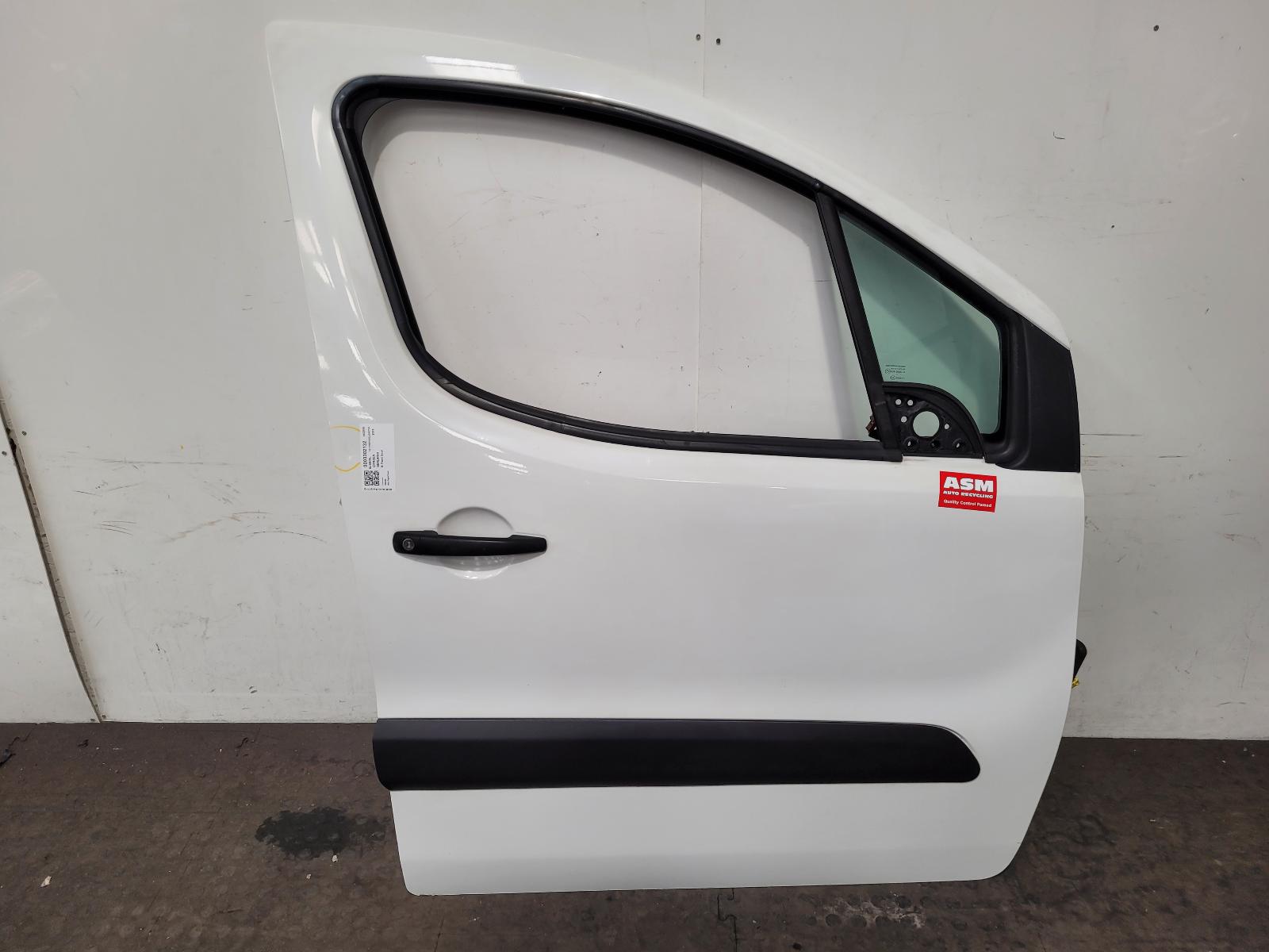 View Auto part R Front Door Citroen Berlingo 2018