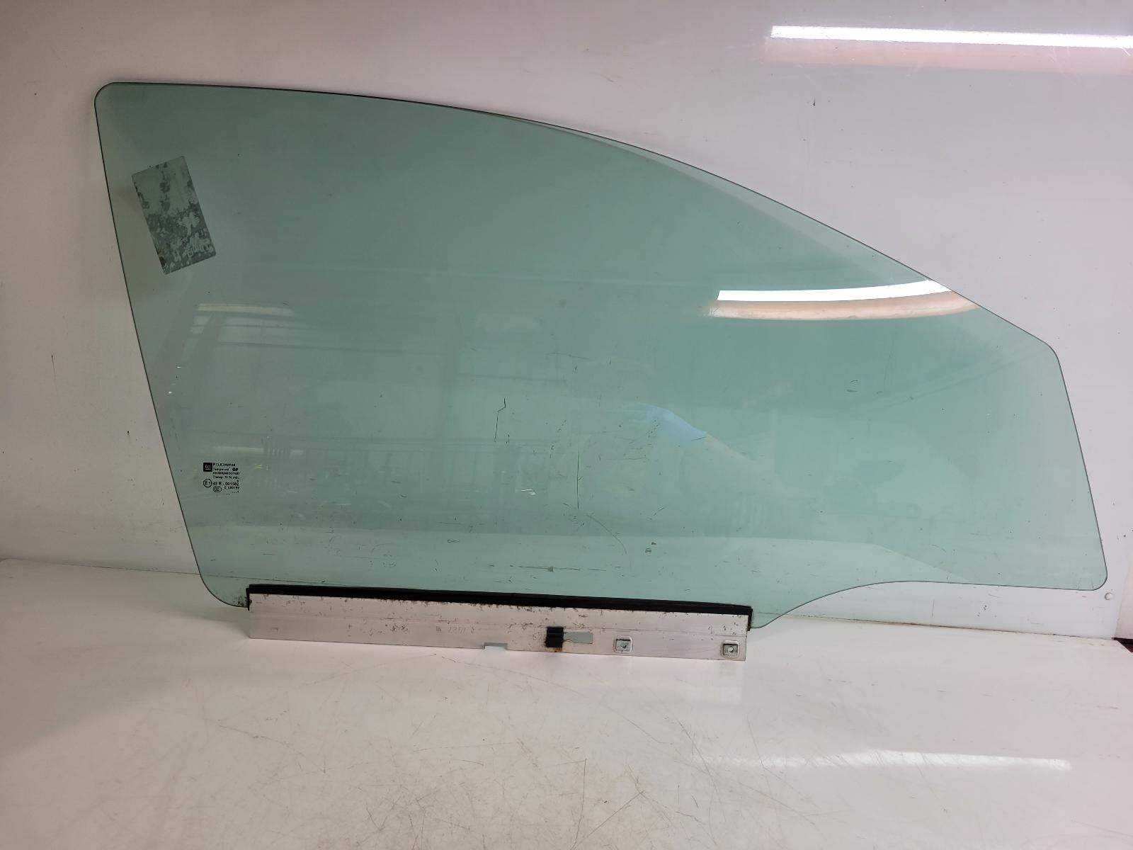 View Auto part RF Door Window Vauxhall Astra 2007