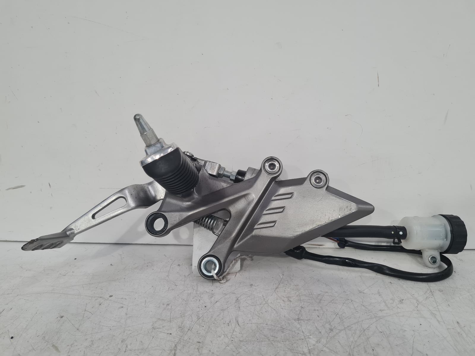 View Auto part Right Footrest Kawasaki Ninja 125 2024