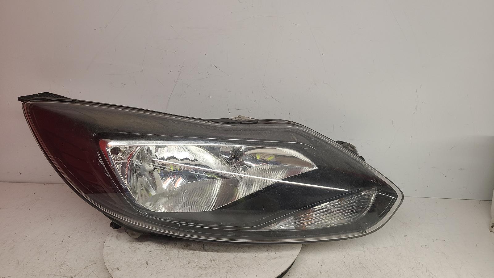 View Auto part R Headlamp Ford Focus 2013