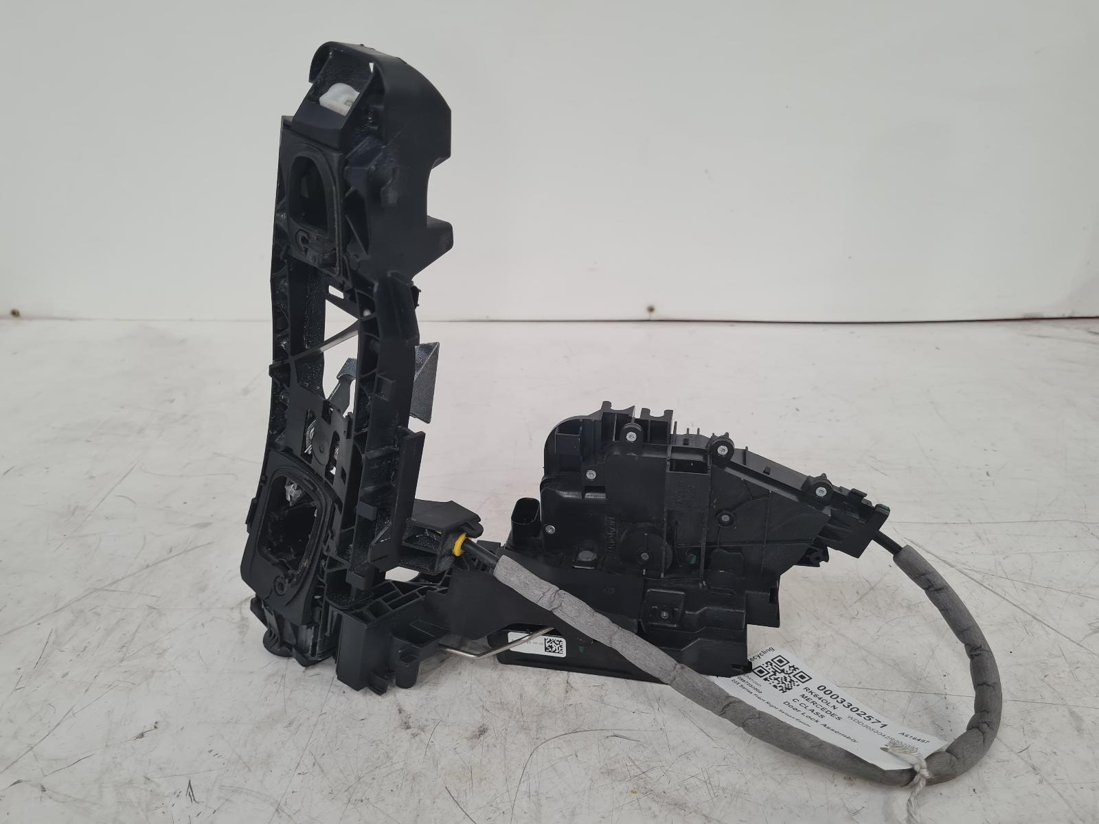 View Auto part Door Lock Assembly Mercedes C Class 2014