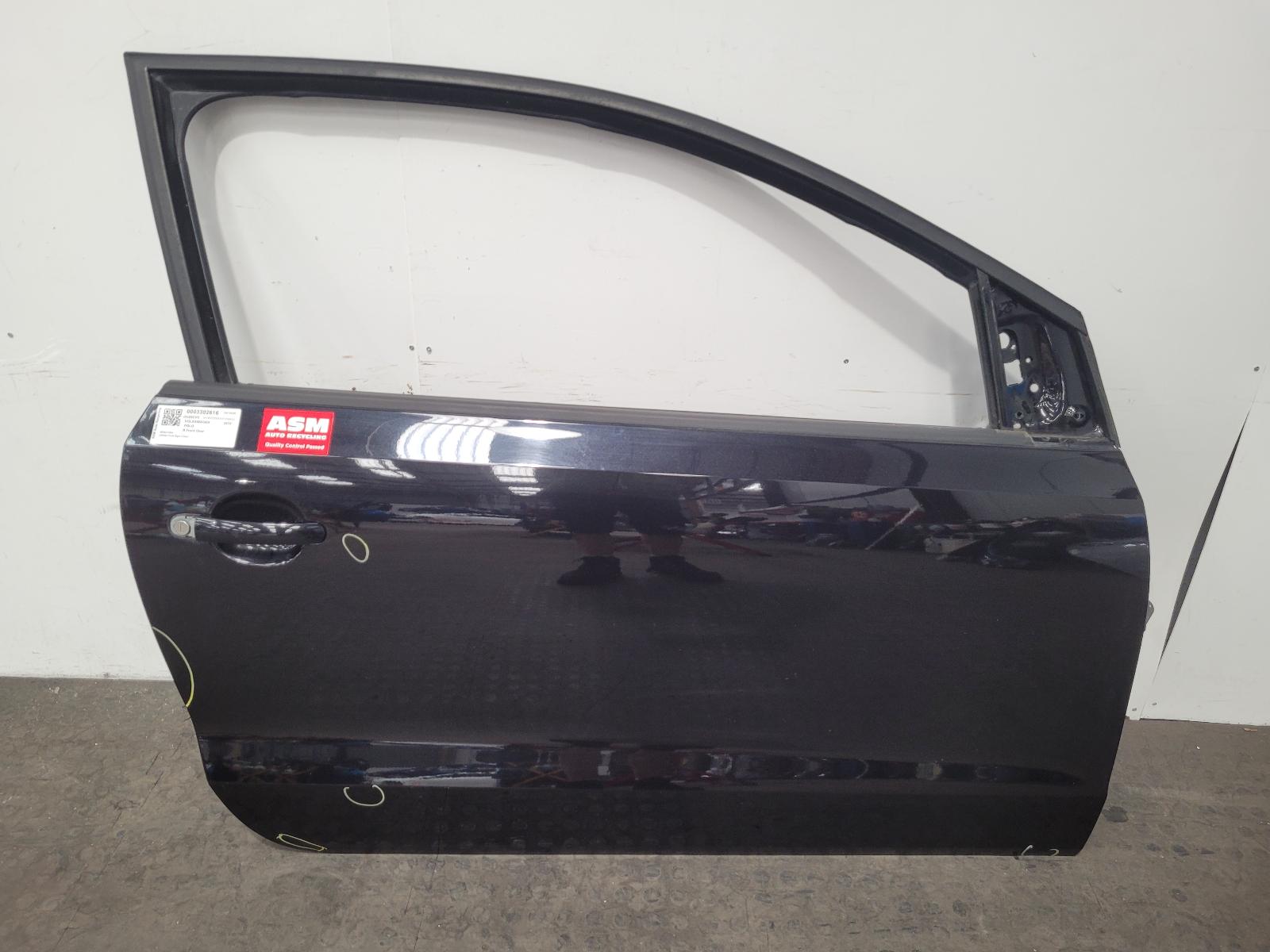 View Auto part R Front Door Volkswagen Polo 2010
