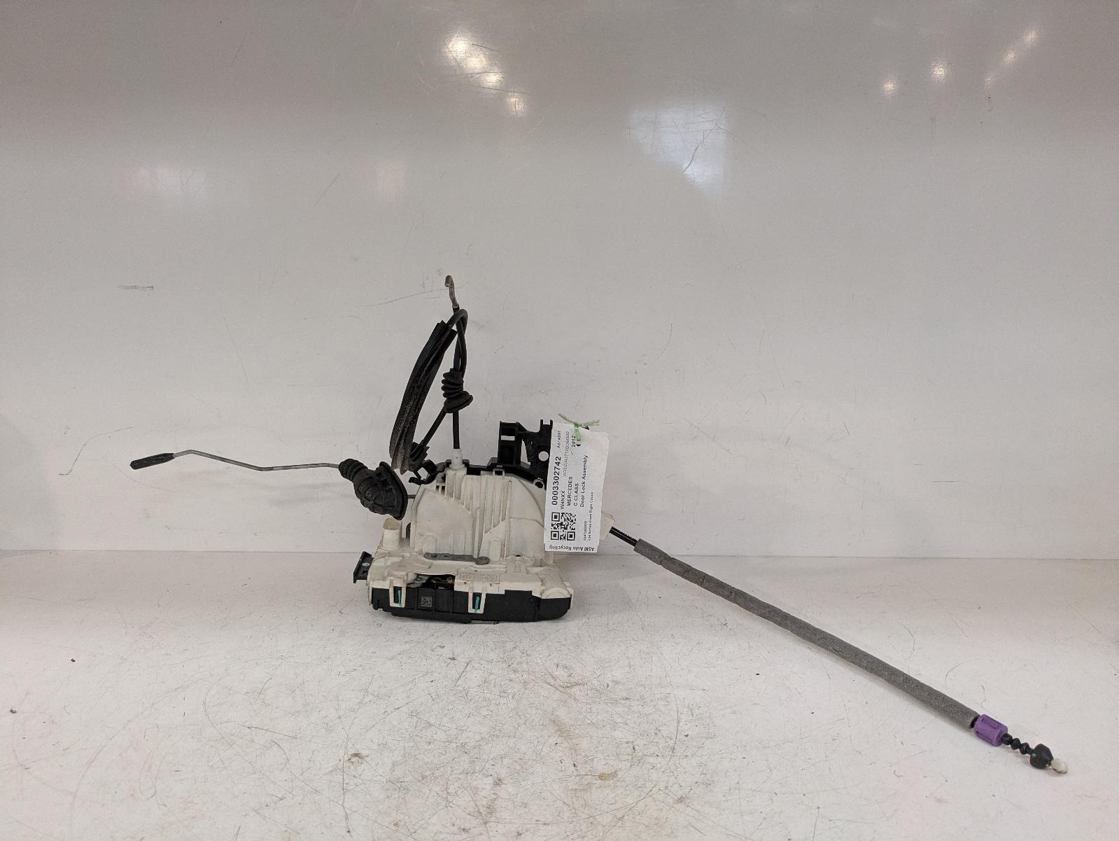 View Auto part Door Lock Assembly Mercedes C Class 2012