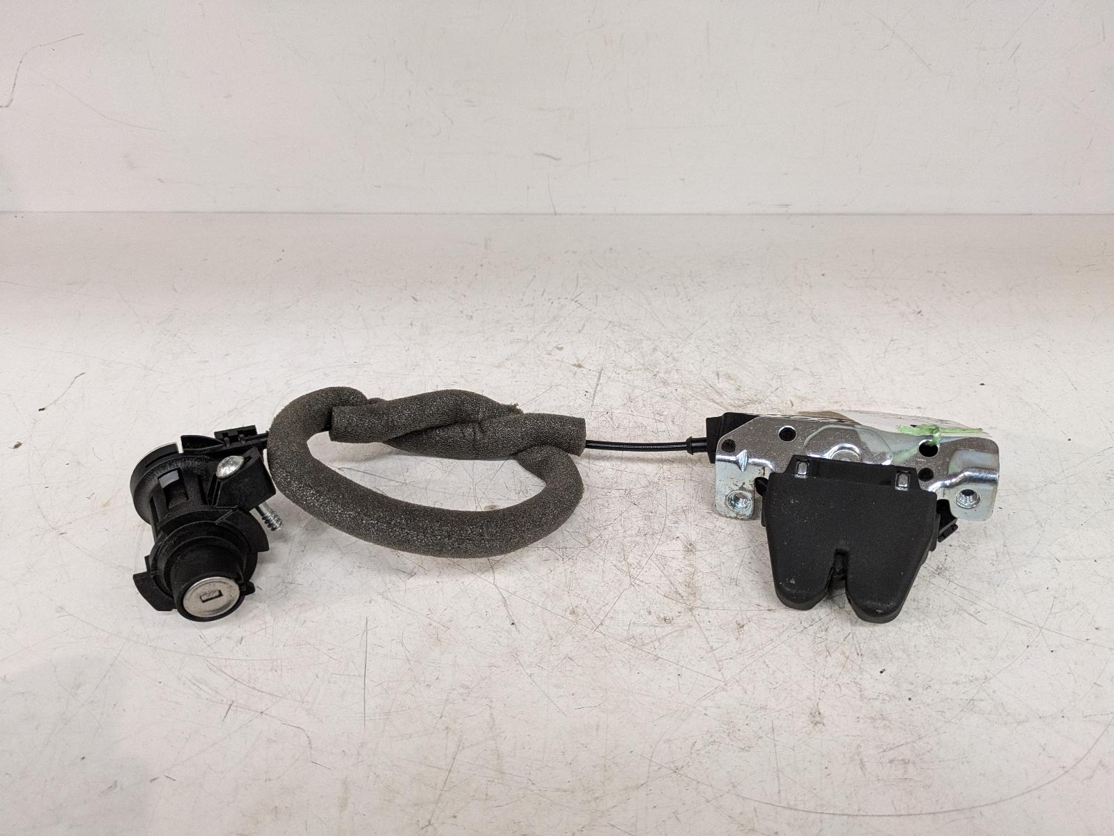 View Auto part Bootlid/Tailgate Lock Mercedes C Class 2012