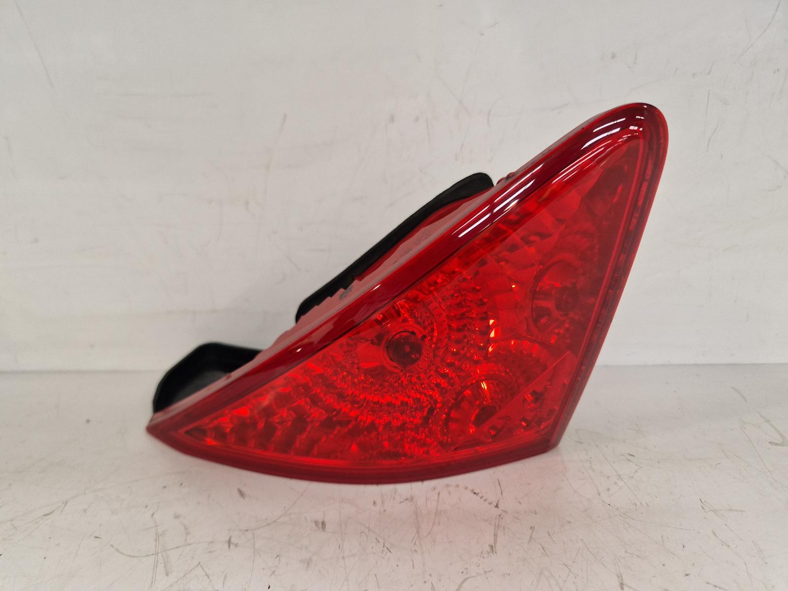 View Auto part L Taillight Peugeot 3008 2011