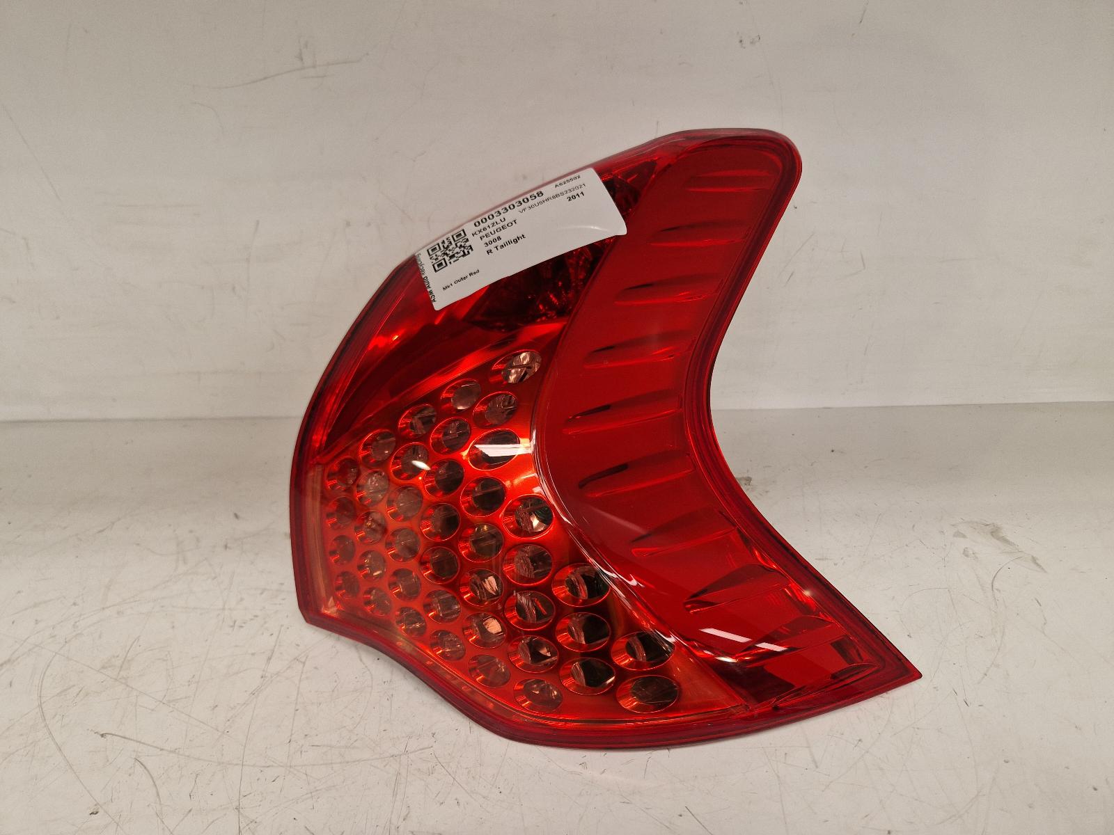 View Auto part R Taillight Peugeot 3008 2011