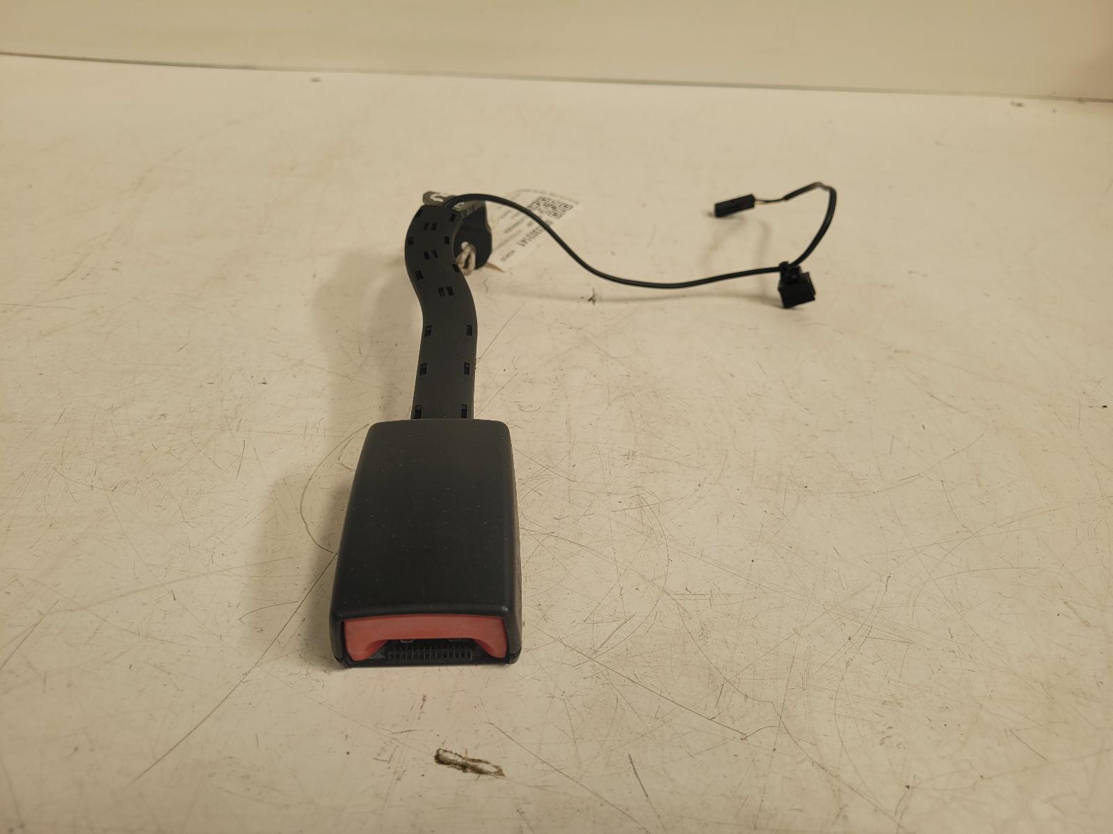 View Auto part Seat Belt Volkswagen Golf 2011