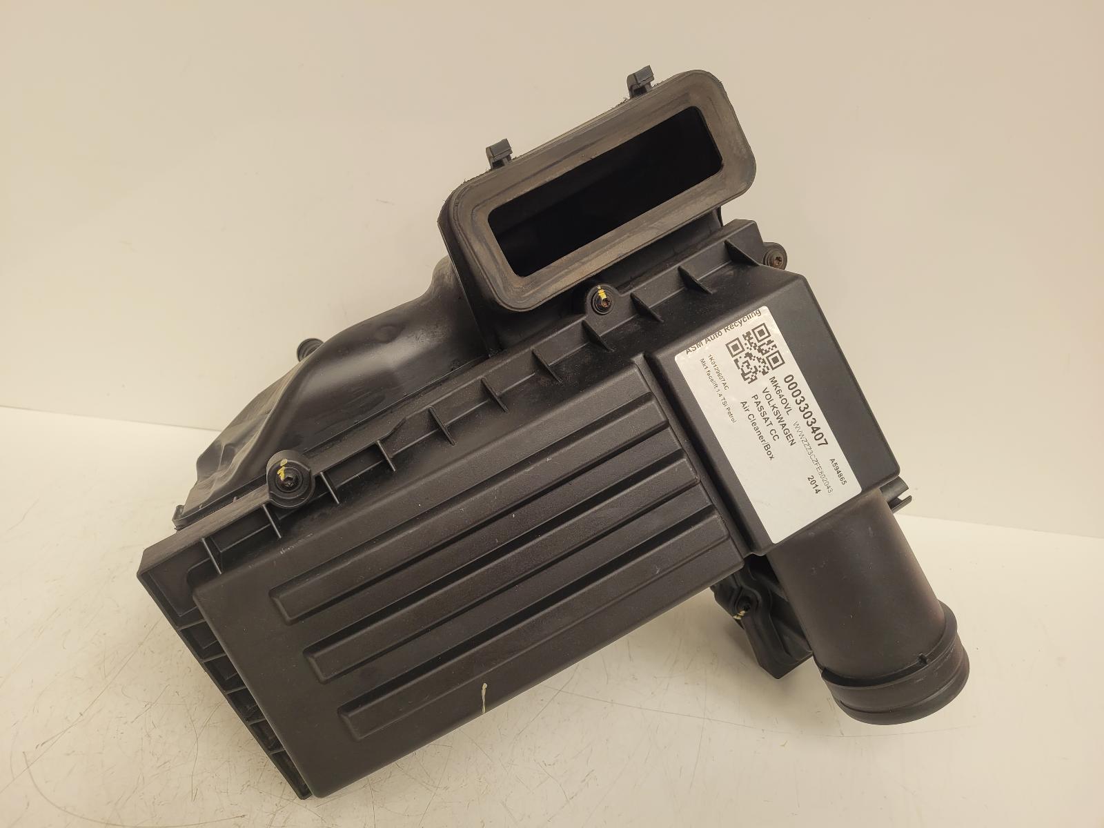 View Auto part Air Cleaner/Box Volkswagen Passat Cc 2014