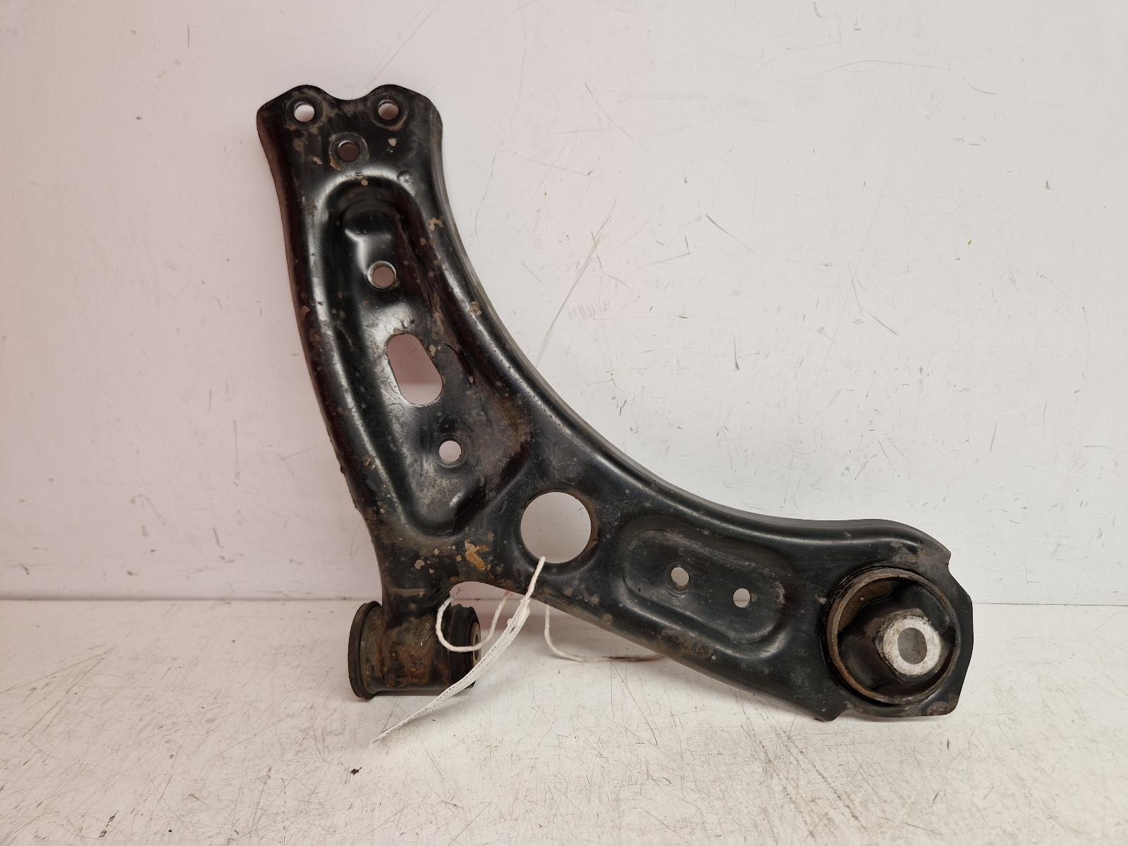 View Auto part RF Lower Control Arm Fiat 500x 2020