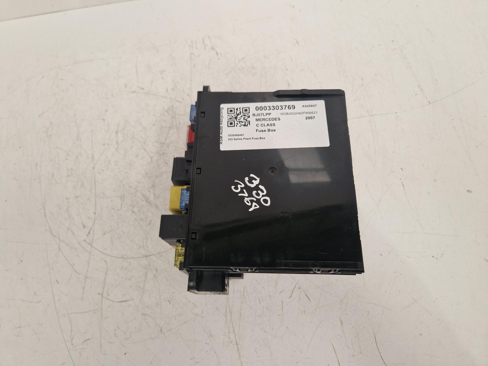 View Auto part Fuse Box Mercedes C Class 2007