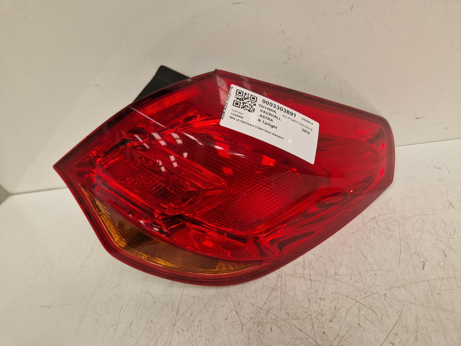 View Auto part R Taillight Vauxhall Astra 2014