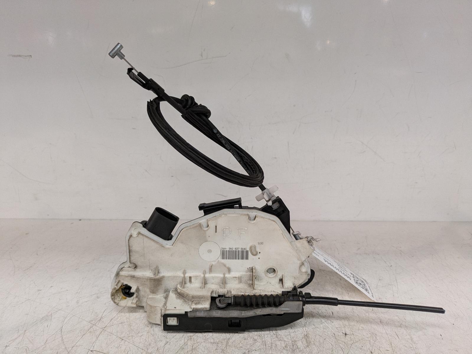 View Auto part Door Lock Assembly Skoda Superb 2011
