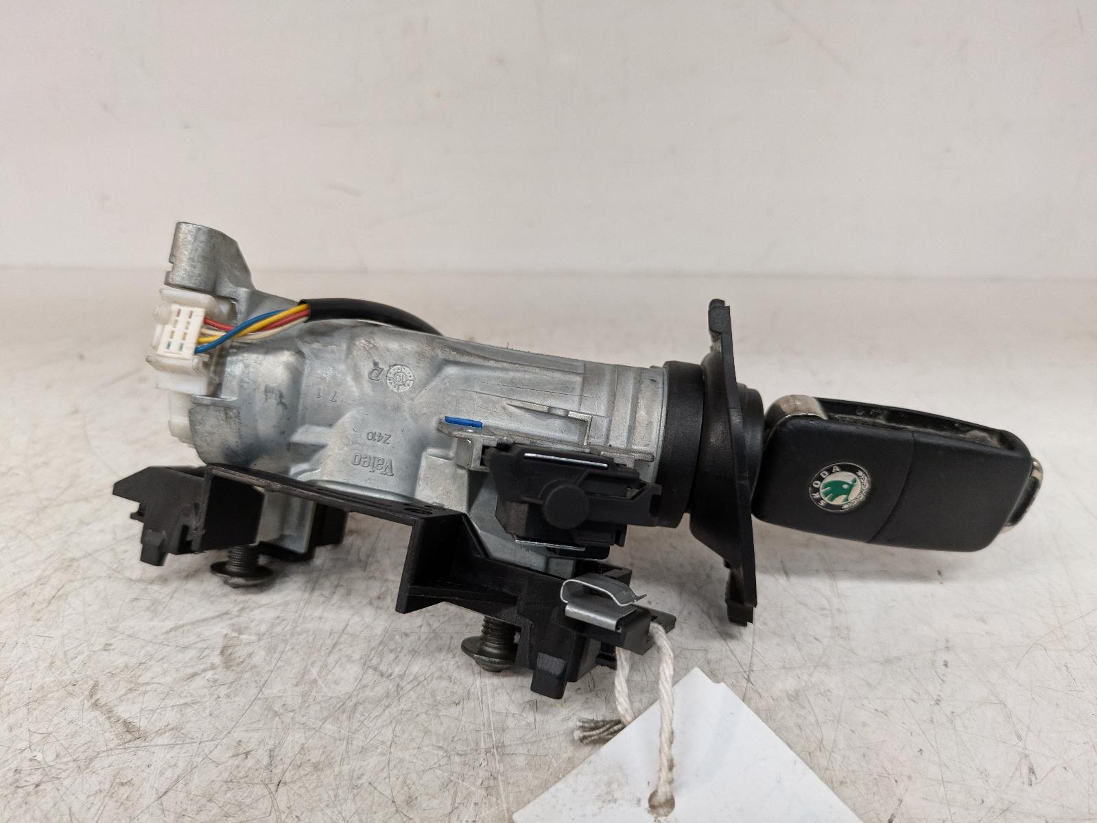 View Auto part Ignition W/Key Skoda Superb 2011