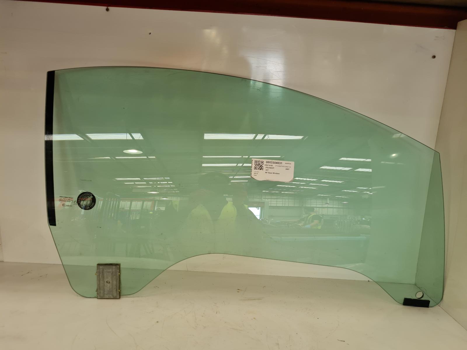 View Auto part RF Door Window Peugeot 207 2007
