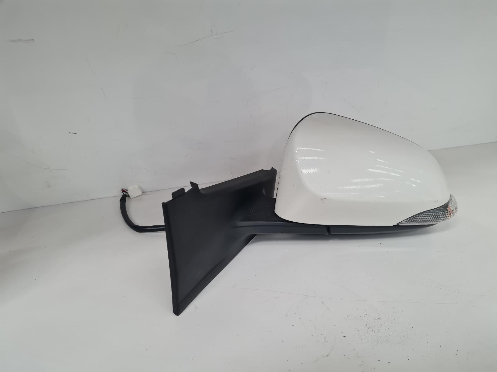View Auto part L Door Mirror Toyota Yaris 2012