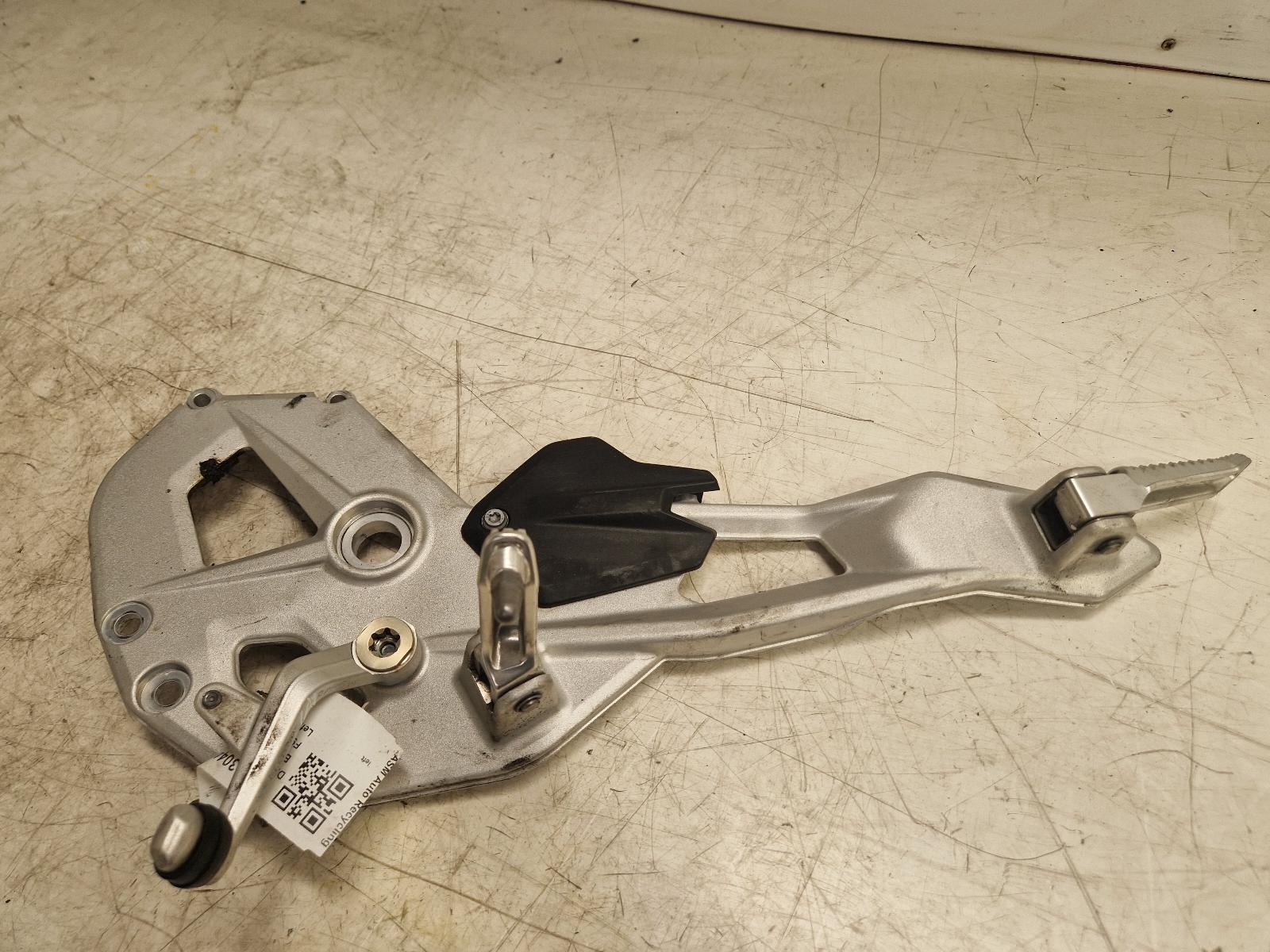 View Auto part Left Footrest Bmw F900r 2025