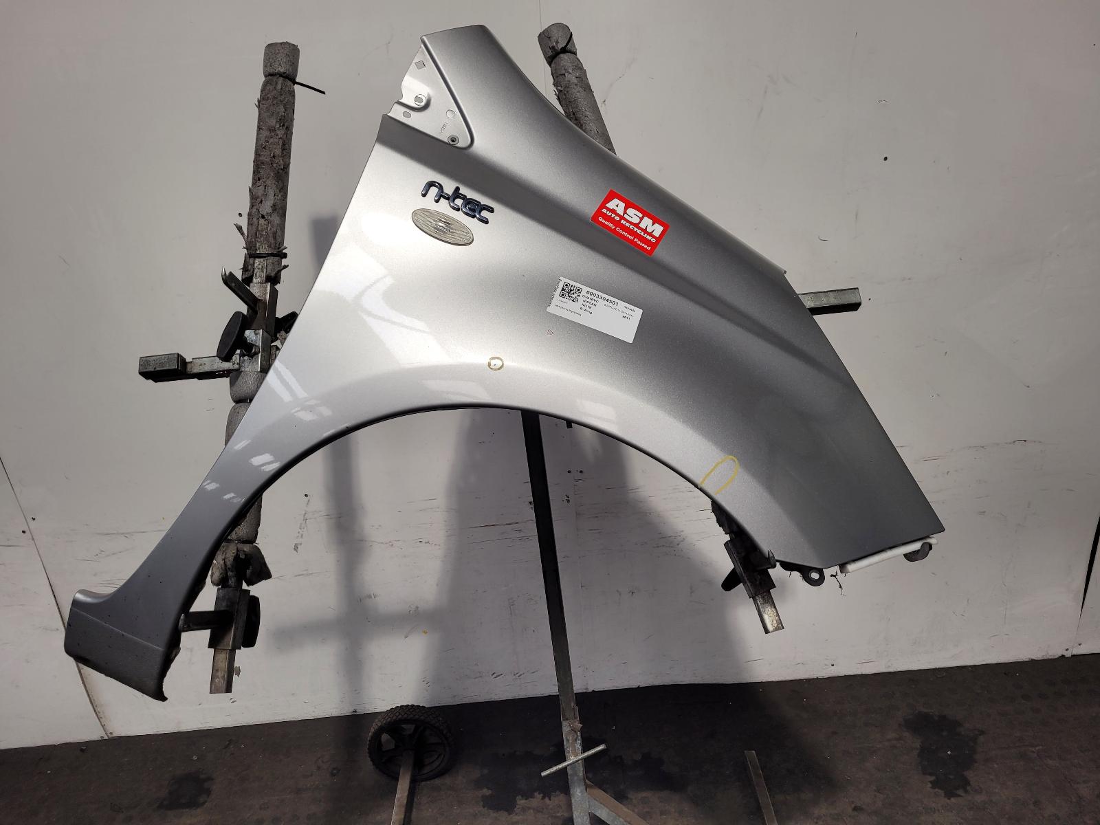 View Auto part R Wing Nissan Note 2011