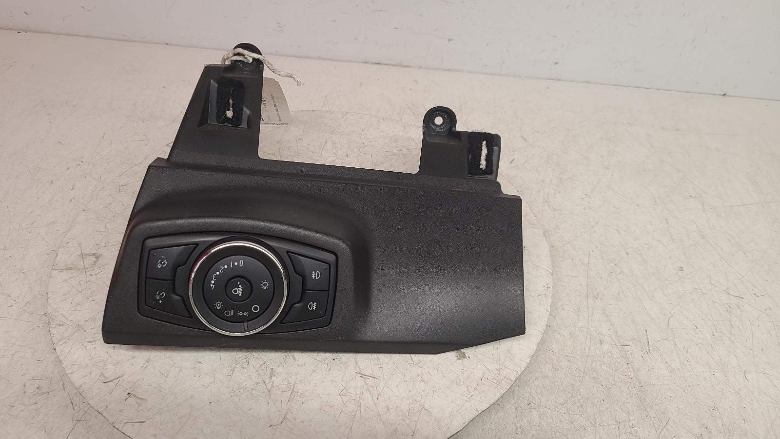 View Auto part R Headlamp Ford Mondeo 2015