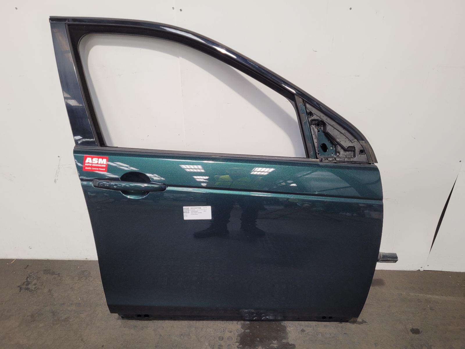 View Auto part R Front Door Land Rover Discovery Sport 2016