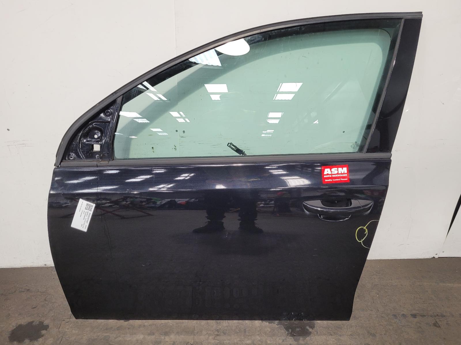View Auto part L Front Door Volkswagen Golf 2011