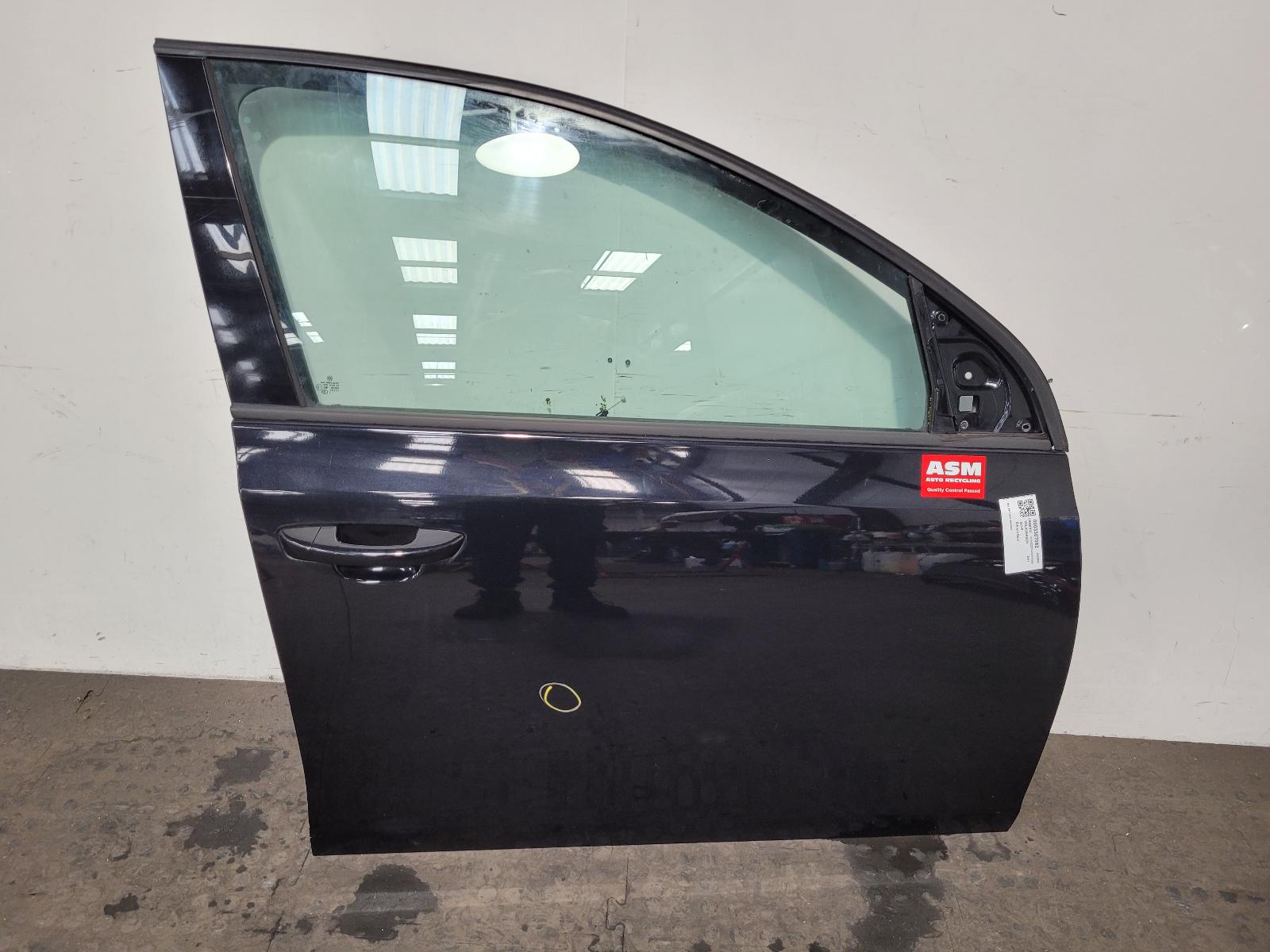 View Auto part R Front Door Volkswagen Golf 2011