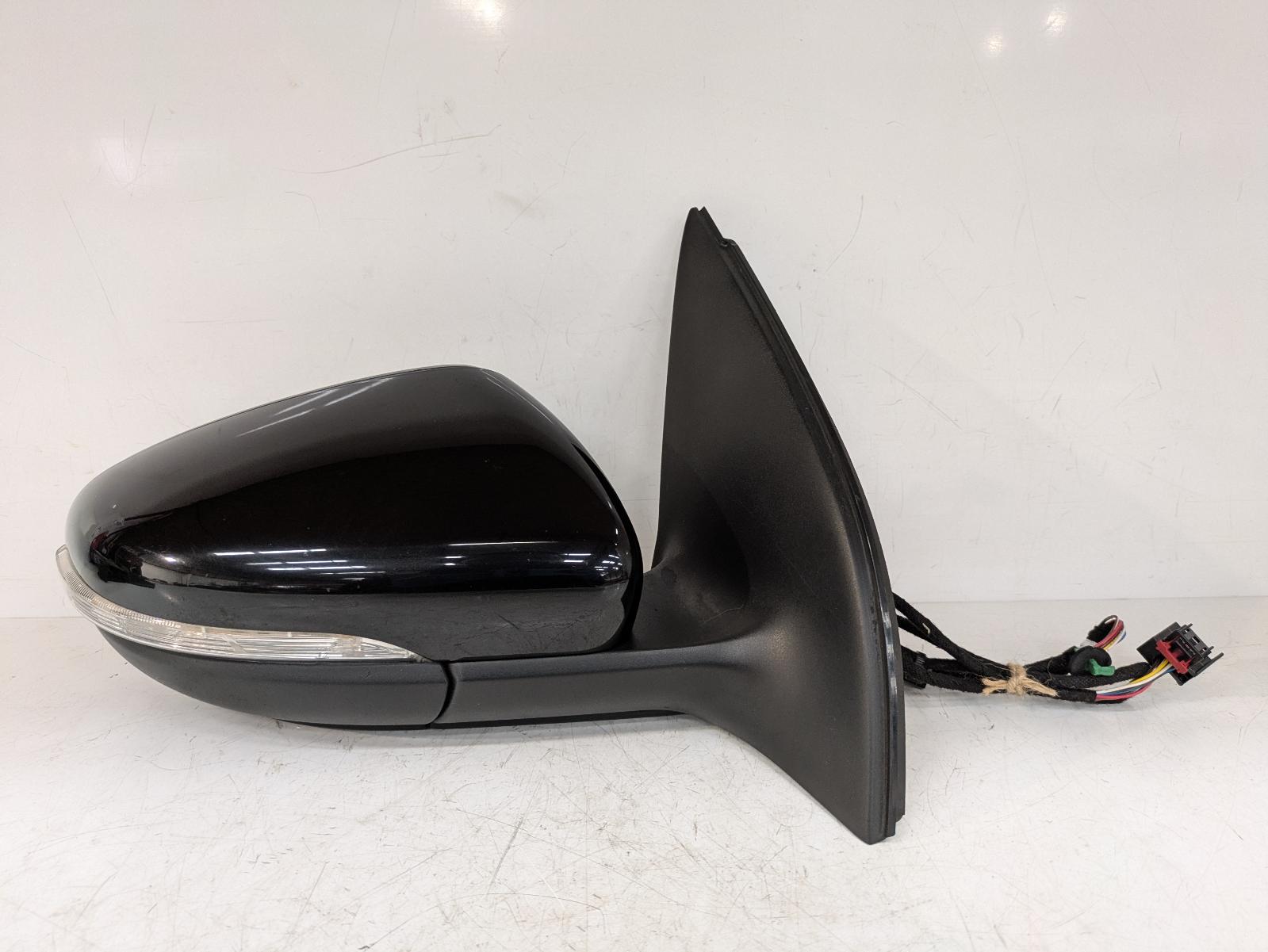 View Auto part R Door Mirror Volkswagen Golf 2011