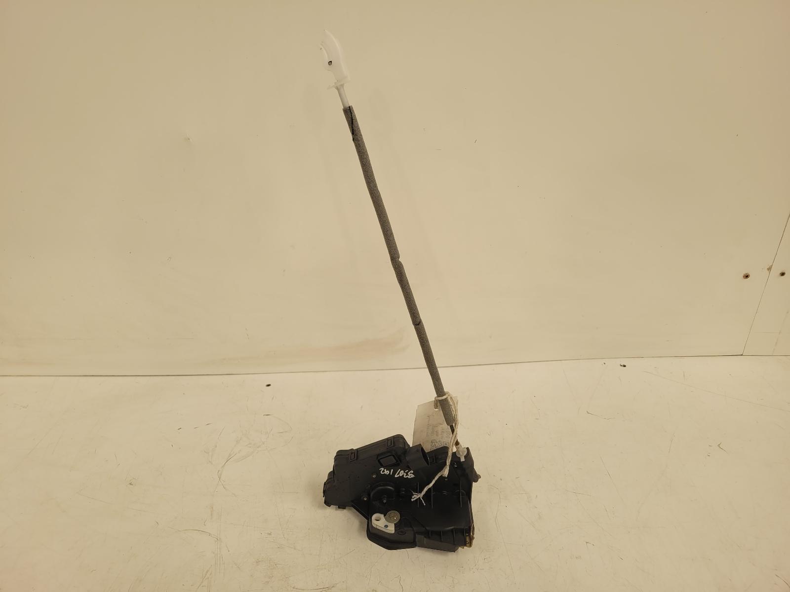 View Auto part Door Lock Assembly Bmw 3 Series 2004