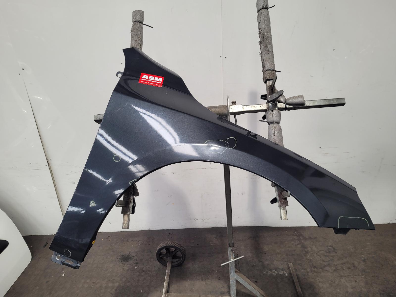 View Auto part R Wing Volvo V60 2013