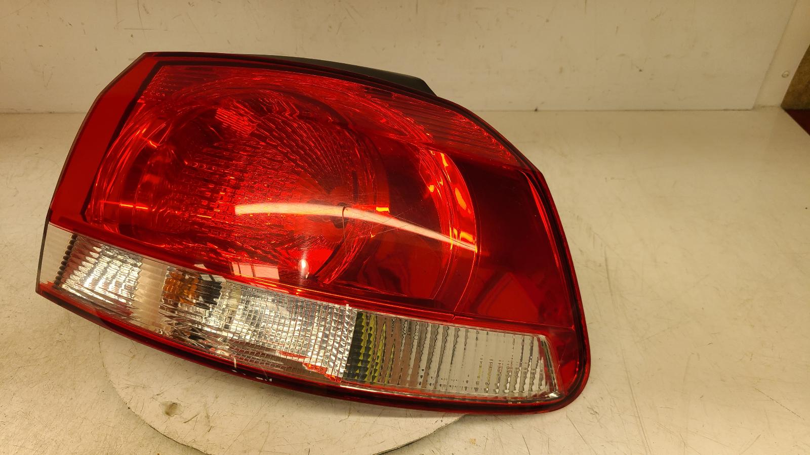 View Auto part R Taillight Volkswagen Golf 2010