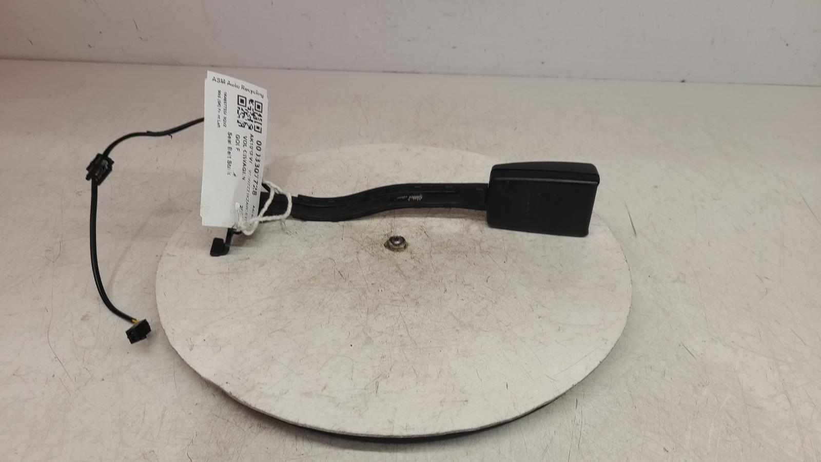 View Auto part Seat Belt Volkswagen Golf 2010