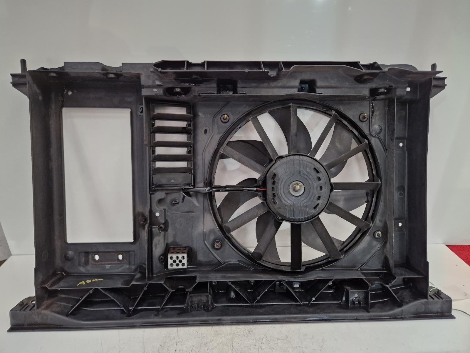 View Auto part Engine Cooling Motor Peugeot 3008 2010