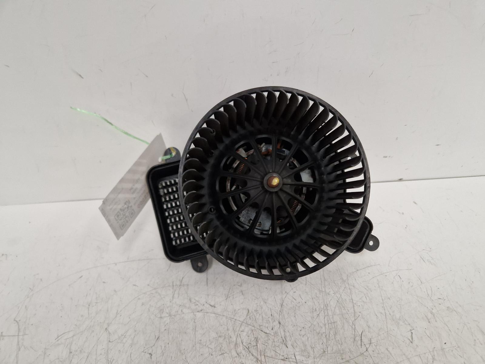 View Auto part Heater Motor/Assembly Peugeot 3008 2010