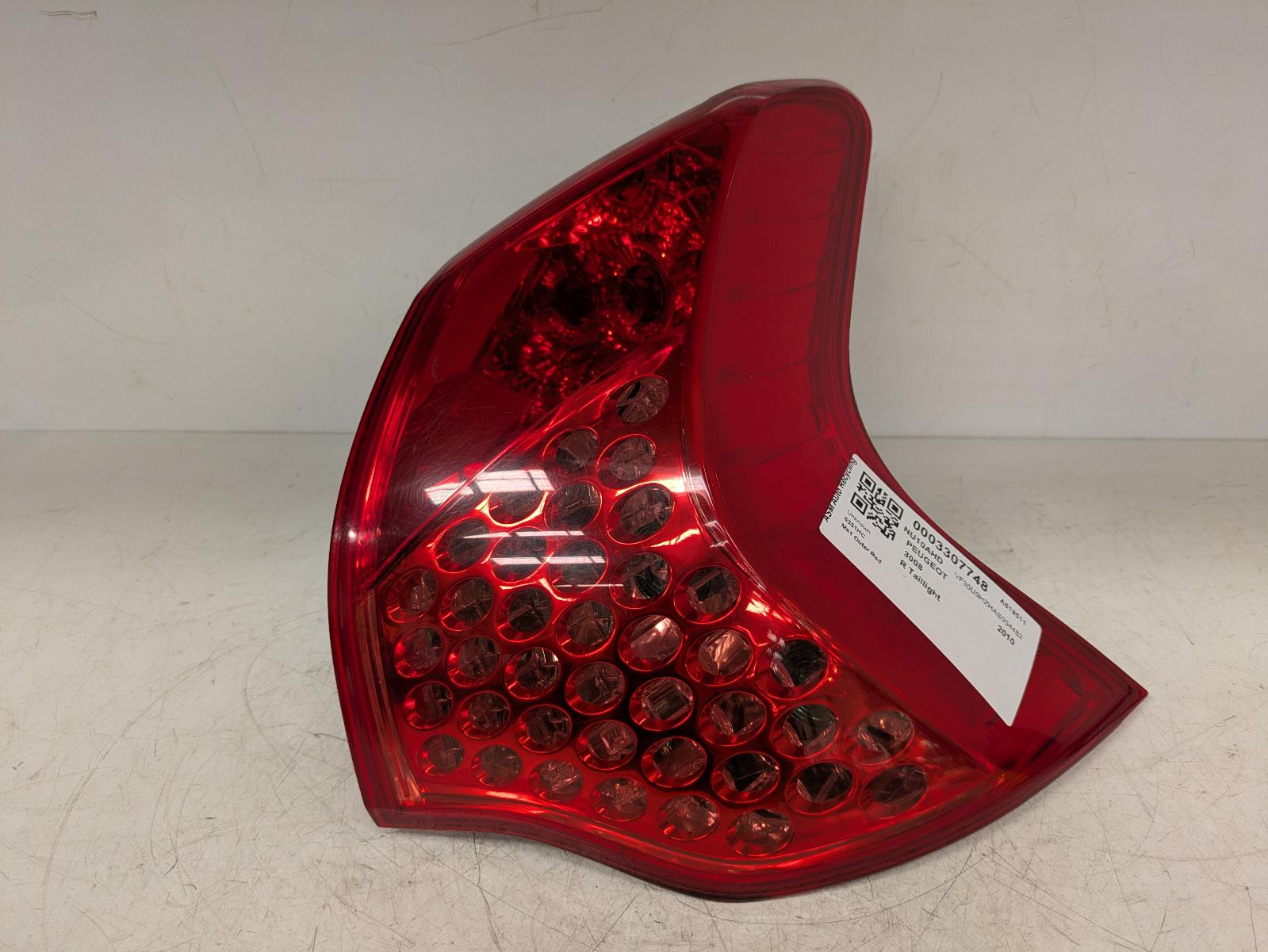 View Auto part R Taillight Peugeot 3008 2010