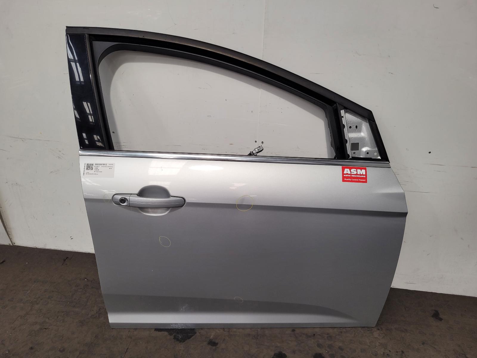 View Auto part R Front Door Ford Focus 2015